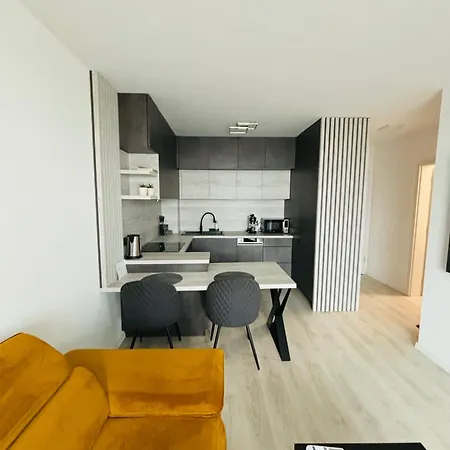 Moruse Airport * Pressburg